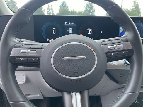 Used 2025 Hyundai Kona SEL image 28