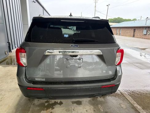 Used 2024 Ford Explorer XLT RWD image 10