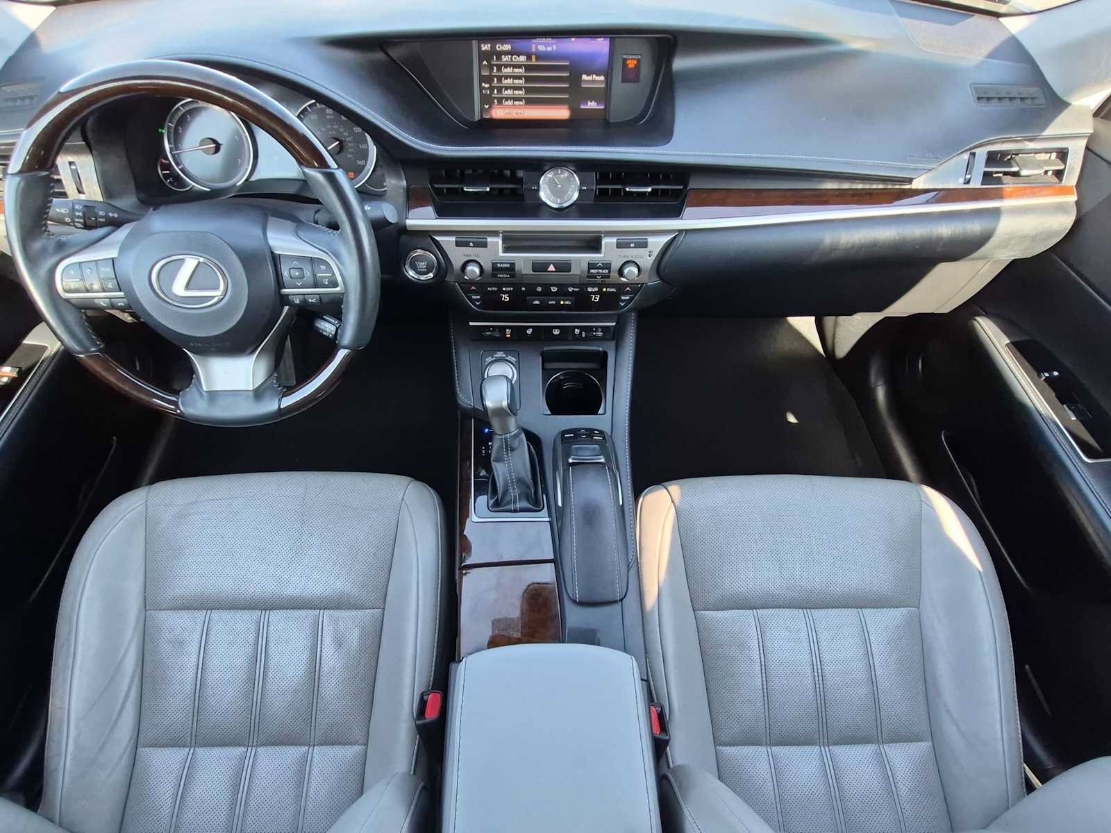 Used 2017 Lexus ES 350 w/ Luxury Package FWD image 14
