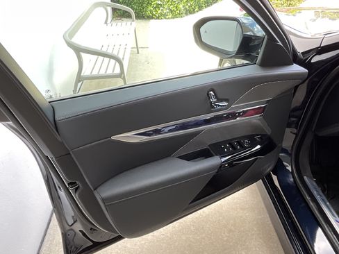 New 2026 BMW 740i w/ Executive Package RWD image 8