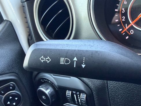 Used 2020 Jeep Wrangler Sport AWD/4WD image 30