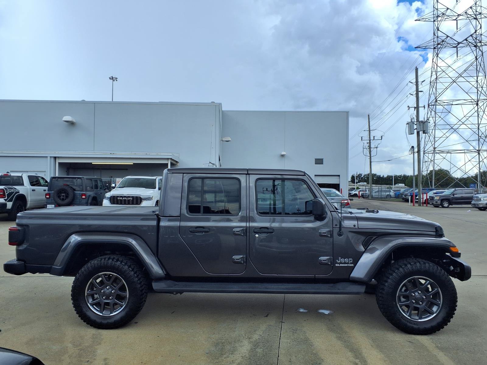 Used 2021 Jeep Gladiator Overland w/ Popular Equipment Package AWD/4WD image 28