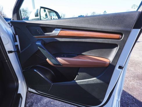 Used 2021 Audi Q5 2.0T Premium w/ Convenience Package image 11