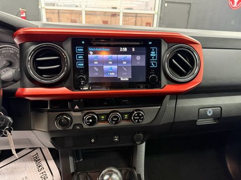 Used 2018 Toyota Tacoma TRD Sport AWD/4WD image 29