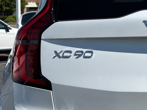 New 2026 Volvo XC90 B5 Core w/ Protection Package image 28