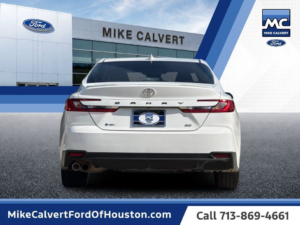 Used 2025 Toyota Camry SE FWD image 4