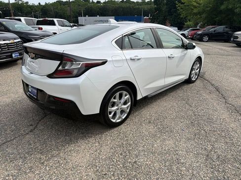 Used 2016 Chevrolet Volt Premier w/ Driver Confidence Package FWD image 6