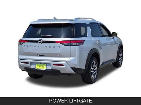 Used 2025 Nissan Pathfinder SL FWD image 9