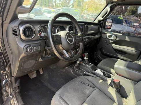 Used 2022 Jeep Gladiator Sport image 7