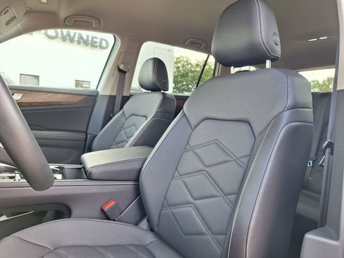 Used 2025 Volkswagen Atlas SE FWD image 23