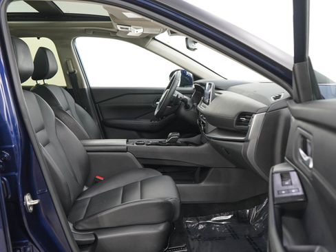 Used 2024 Nissan Rogue SV w/ SV Premium Package AWD/4WD image 11