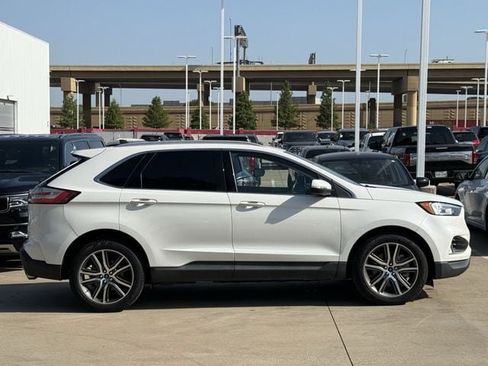 Used 2021 Ford Edge Titanium FWD image 3