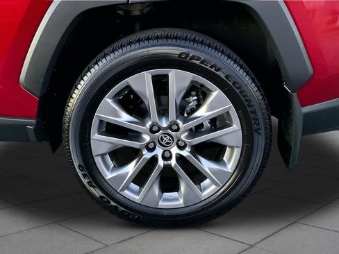 Used 2025 Toyota RAV4 XLE Premium FWD image 11