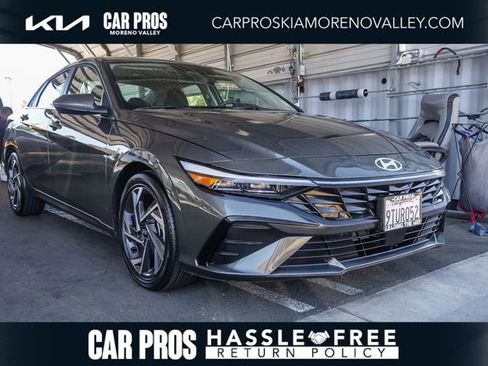 Used 2025 Hyundai Elantra SEL image 1