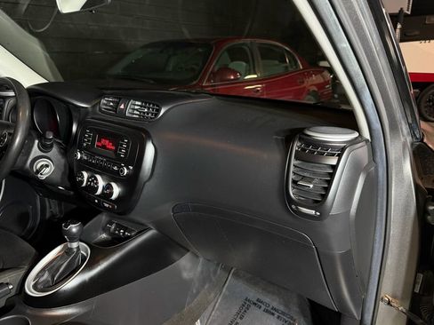 Used 2016 Kia Soul FWD image 17