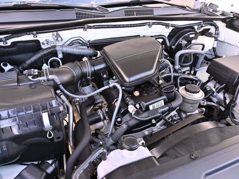Used 2017 Toyota Tacoma SR AWD/4WD image 31