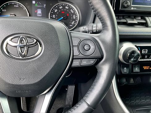 Used 2022 Toyota RAV4 SE w/ SE Grade Weather Package image 23