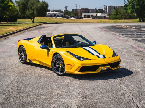 Used 2015 Ferrari 458 Speciale A RWD image 2