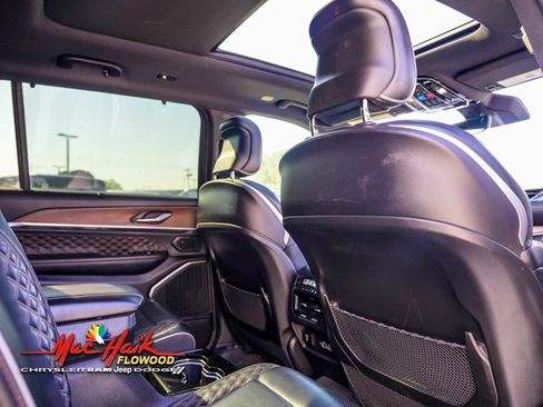 Used 2022 Jeep Grand Cherokee L Summit w/ Luxury Tech Group V image 16