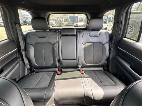 New 2026 Jeep Grand Cherokee Altitude image 28