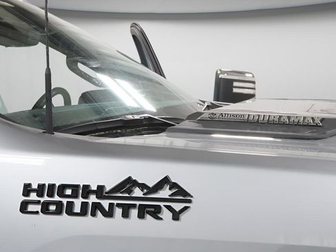 Used 2025 Chevrolet Silverado 3500 High Country w/ Technology Package AWD/4WD image 32