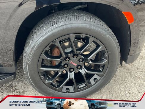 Used 2024 GMC Yukon SLT w/ SLT Luxury Package image 22