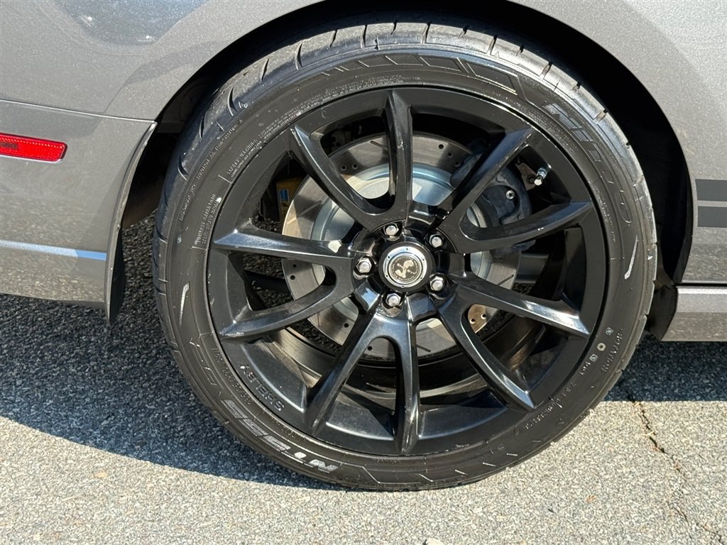Used 2013 Ford Mustang Shelby GT500 RWD image 31