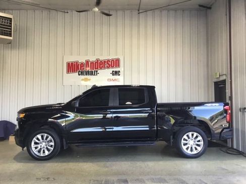 Used 2020 Chevrolet Silverado 1500 Custom w/ Custom Value Package image 2