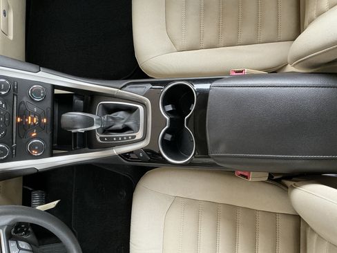 Used 2015 Ford Fusion SE image 11