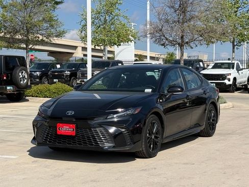 Used 2025 Toyota Camry SE image 6