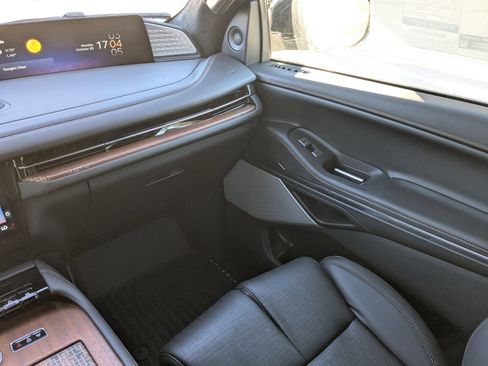 New 2025 Lincoln Navigator L Black Label image 21