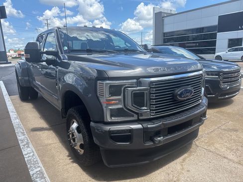 Used 2022 Ford F350 Platinum w/ FX4 Off-Road Package AWD/4WD image 1