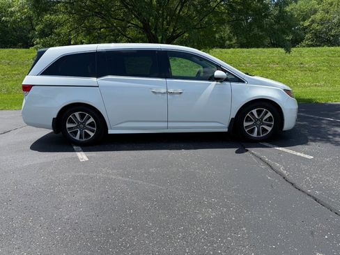 Used 2014 Honda Odyssey Touring Elite image 2