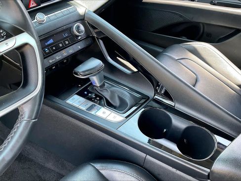 Used 2024 Hyundai Elantra Limited FWD image 17