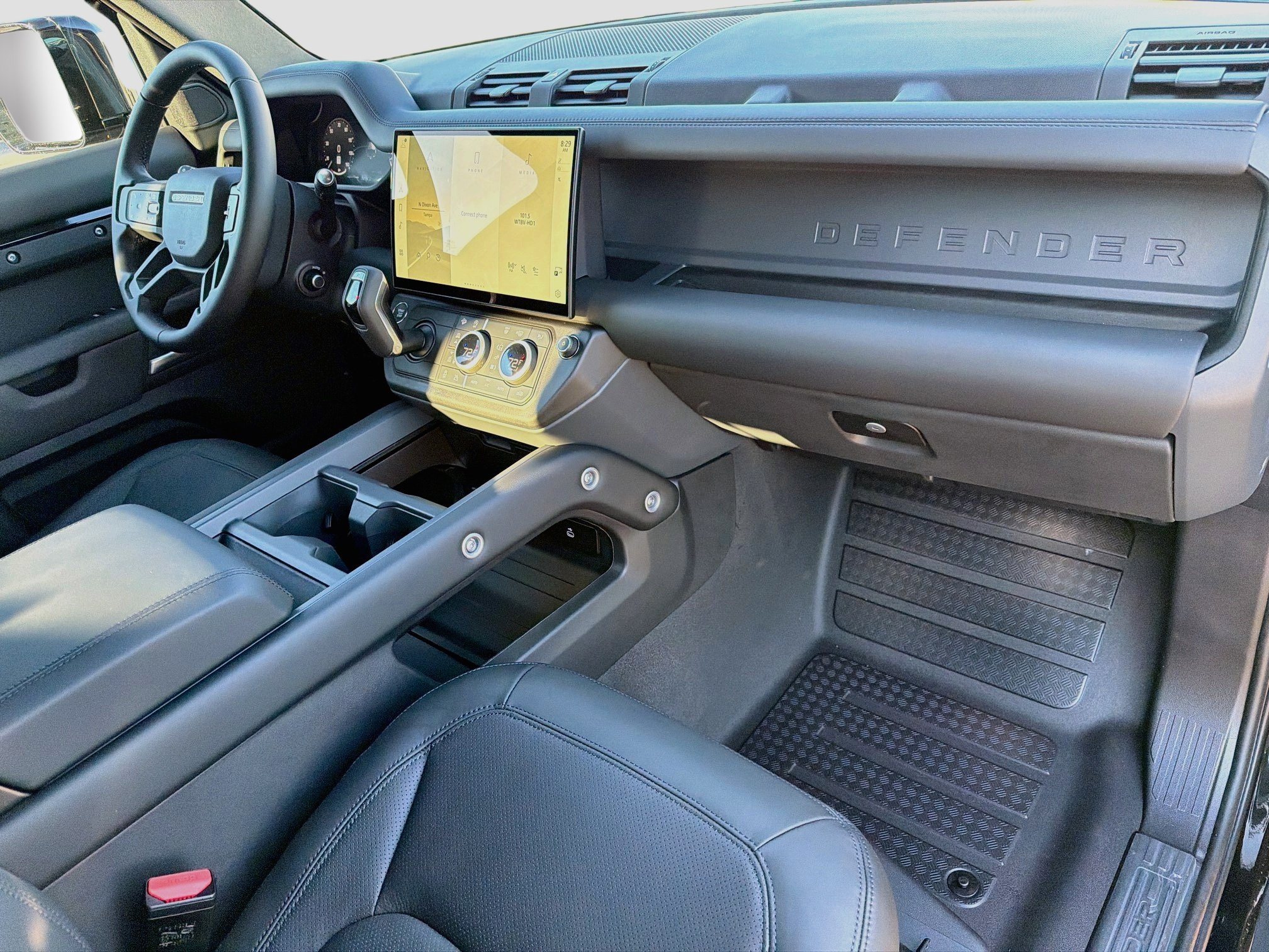 New 2026 Land Rover Defender 110 X-Dynamic SE AWD/4WD image 13
