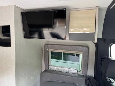 Used 2022 Mercedes-Benz Sprinter 2500 image 28