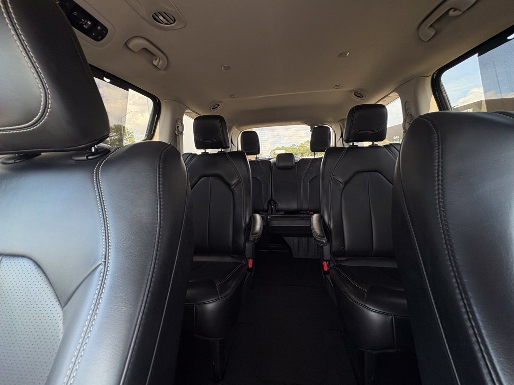 Used 2024 Chrysler Pacifica Touring-L FWD image 15