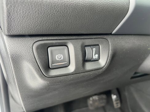 Certified 2023 GMC Acadia SLE image 18