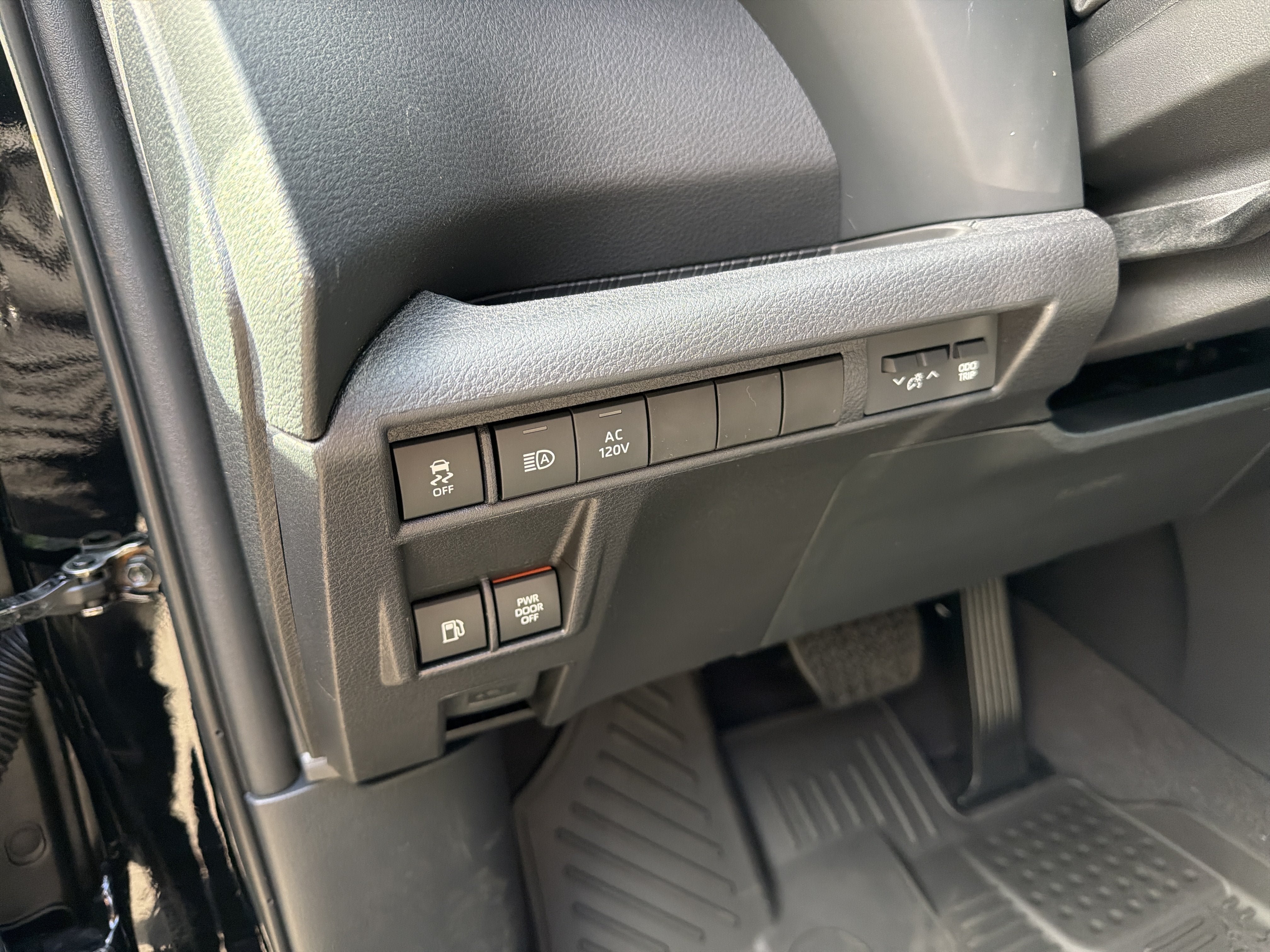 New 2026 Toyota Sienna XLE Woodland Edition AWD/4WD image 15