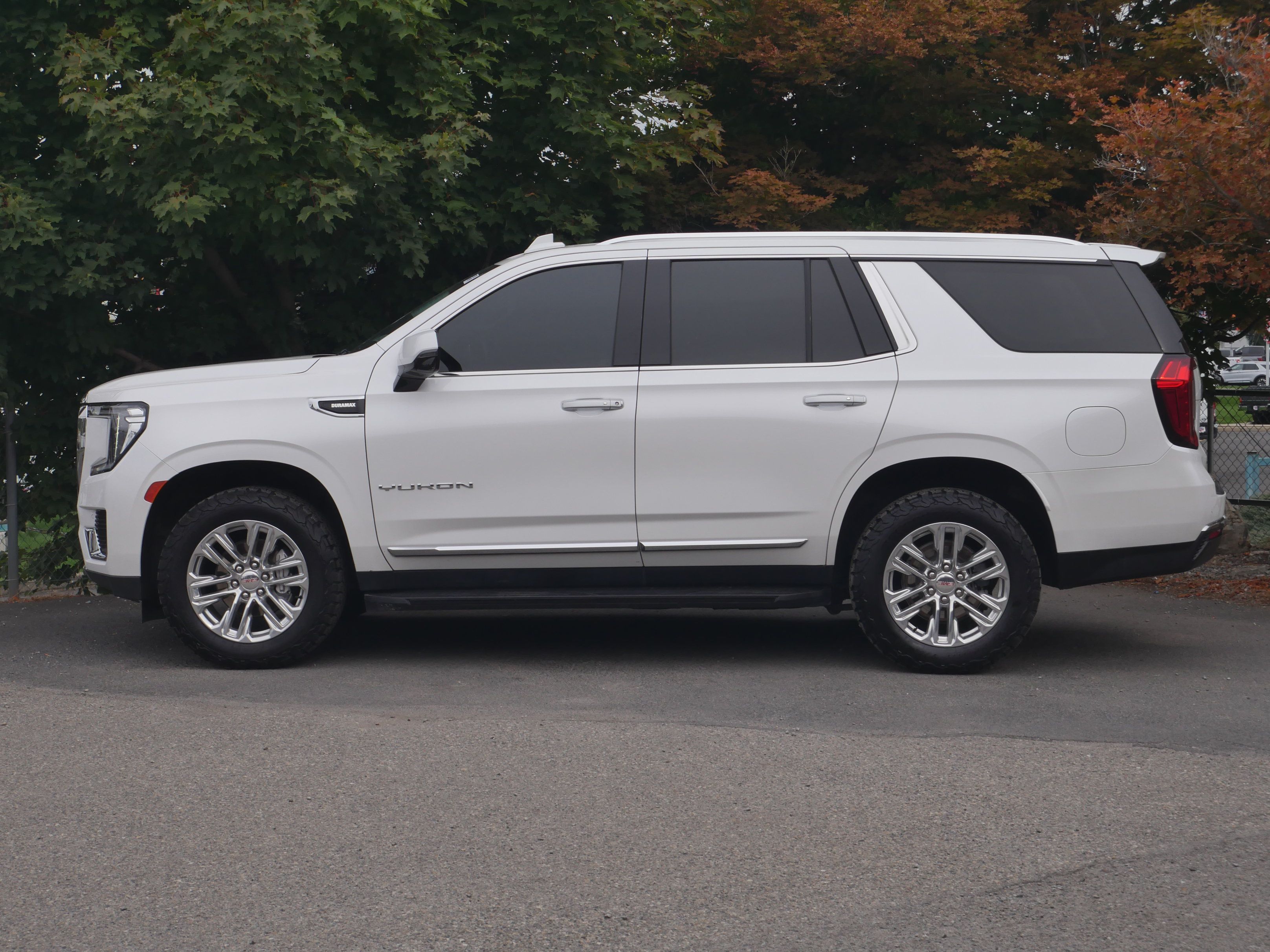 Used 2021 GMC Yukon SLT w/ Rear Media and Nav Package AWD/4WD image 18