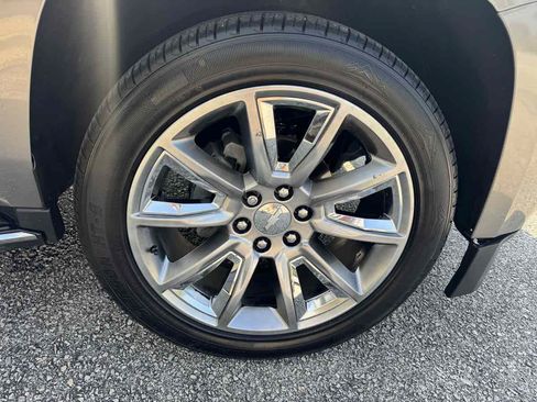 Used 2019 Chevrolet Suburban Premier RWD image 37