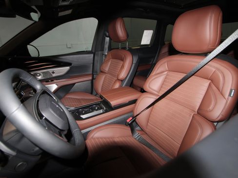 New 2026 Lincoln Nautilus Reserve image 3