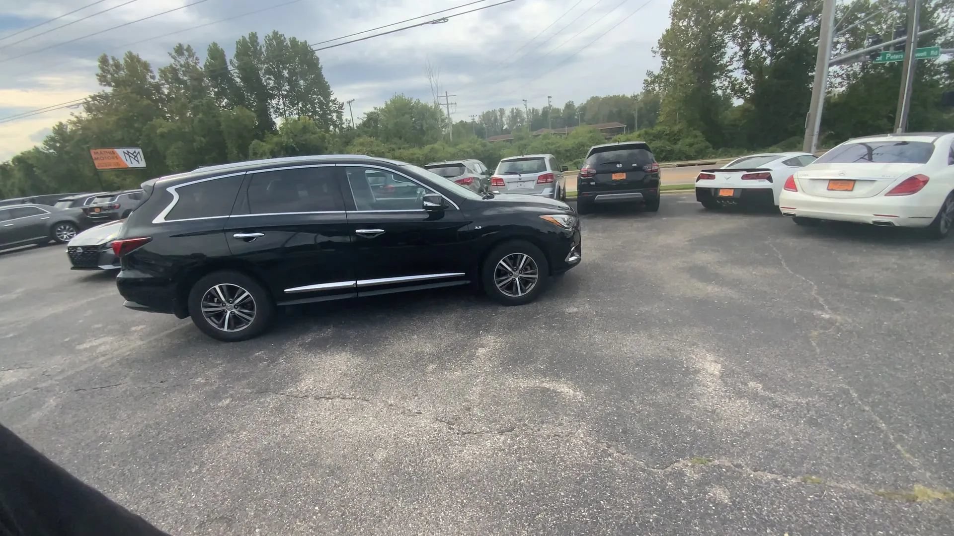 Used 2019 INFINITI QX60 Luxe w/ Essential Package AWD/4WD image 2