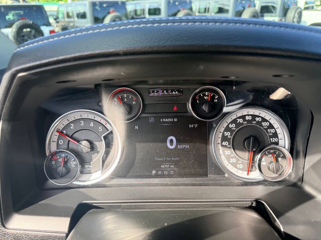 Used 2017 RAM 1500 Laramie AWD/4WD image 26