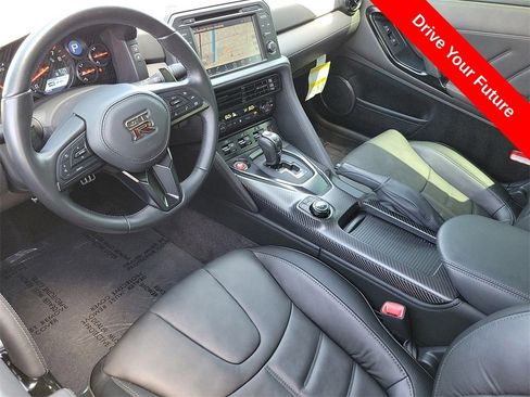 Used 2024 Nissan GT-R Premium w/ Premium Interior Package AWD/4WD image 4