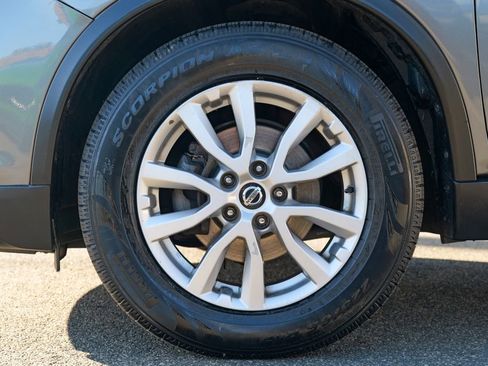 Used 2020 Nissan Rogue SV image 15