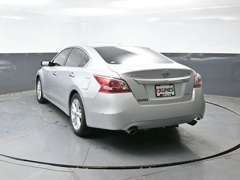 Used 2013 Nissan Altima 2.5 SV FWD image 10
