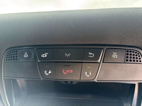 Used 2018 Mercedes-Benz GLC 300 4MATIC w/ Premium Package image 34