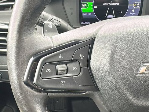 Used 2022 Chevrolet Bolt EUV LT w/ Convenience Package image 17