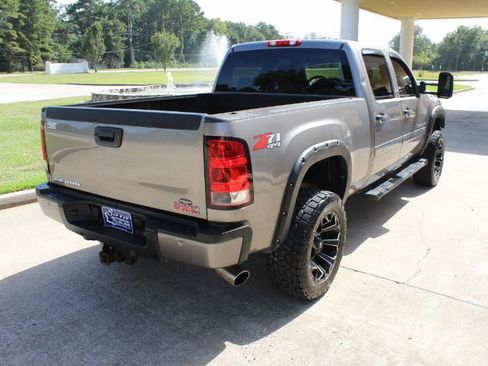 Used 2013 GMC Sierra 2500 Denali w/ Suspension Package, Off-Road AWD/4WD image 16